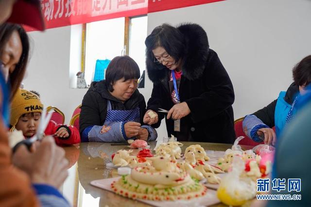 小面团塑出幸福花