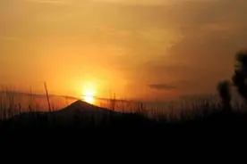 美哉！日照河山夕阳无限好，彩霞映天际图片
