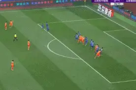 莫伊塞斯任意球，佩莱头球后蹭破门，山东鲁能2-0领先江苏苏宁图片