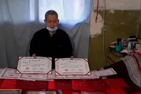 郑州一家三口22年献血累计663次，荣誉证书能铺满一张床视频封面