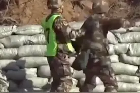 新兵投弹失手指导员3秒救人，随即手榴弹爆炸，视频记录下神级反应瞬间图片