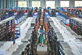 主播的一天：灯前靓丽 灯后辛酸图片