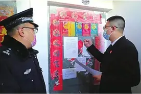 看了女朋友一眼！初中生一怒踹没一套房图片