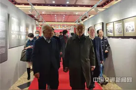 跨越时空的见面图片
