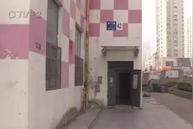 青岛一租房女子欠房租被断水断电数月仍带两女儿居住，相关部门介入图片