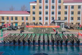 大场面！百名火箭军小姐姐正式入列图片