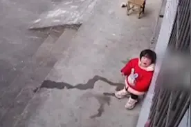 1岁半留守女童把监控当父母，对着喊爸妈视频封面