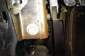 心塞！男子花17万在昆明买到二手“泡水车”图片