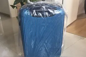 女子发现男友出轨，强迫他结扎！第二天，她被装进了拉杆箱图片