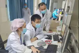 70多岁奶奶很激动：“折磨我多年的腰疼，趴上这么一会儿，竟然消失了！”图片