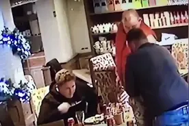 吃霸王餐！4名男子在澳大利亚餐厅吃饭后逃单 监控拍下全过程图片