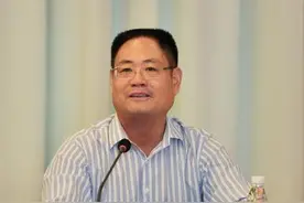 受贿近八千万，皖农信原一把手受审；农信系统十高管随后落马图片