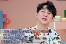 被嘲太冤？何炅疑收高价应援礼被骂，朝贡式应援内卷有完没完？图片