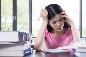 什么情况？考研前睁眼闭眼都是题目，但都不会，杭州有个大四女生崩溃了图片