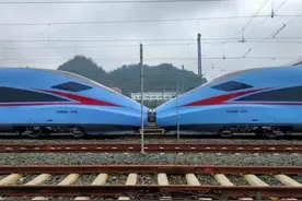 时速250km/h！贵州首批“复兴号”亮相图片