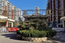 济南一居民楼楼下车库疑被改造成住宅，街道办：内部改造没法约束图片