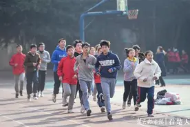 距离体育中考还有3个多月，体重蹭蹭长分数哗哗降，得赶紧冬训了图片