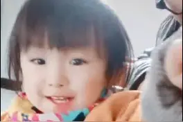 单亲爸爸带2岁女儿在青岛跑运输，网友：看了让人心疼…图片