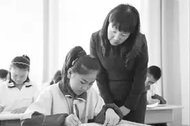 用大爱，守护一座“小岛”——记“支教岛岛主”李淑芳图片