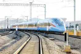 将在滇运行新型复兴号动车组图片