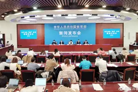 我国出国留学生学成回国占比达八成图片