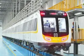 28辆“小黄”入驻济南轨交最大车辆段图片