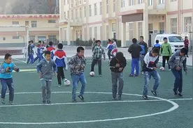 学习和踢球只能二选一，校园足球的无奈，中国足球的障碍图片