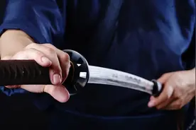 25岁成为“日本刀柄制作第一人”，日本小哥：我只是传承父亲的一身手艺罢了图片