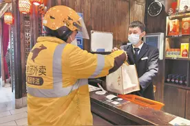 武汉餐企借外卖“逆势上扬”，单靠外卖月入三百万，营业收入超去年同期图片