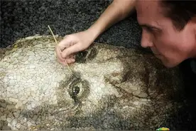艺术家用鹅卵石作画惟妙惟肖 人物肖像堪比真人照片图片