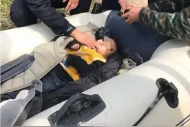 广西一3岁男孩走失3天后被找到 现场距离他家要经过两座山图片