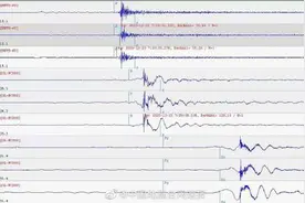 中国地震台网通报青海玉树不明飞行物：疑似火流星图片