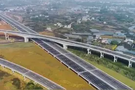 30秒｜成都天府国际机场高速主线试跑成功 市区30分钟可达新机场视频封面