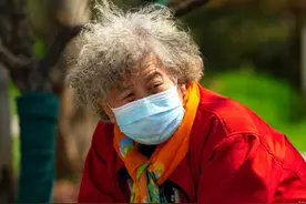 两部门：景区不得因老人无法调取健康码等拒绝其进入图片