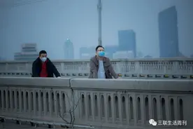 戴上口罩，“咱俩不熟”图片