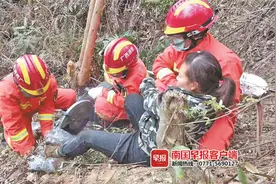 村民被野猪夹“咬”伤，消防员上山切割“枷锁”！事发上林图片