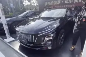 红旗E111无伪实车谍照曝光 流线风格前脸图片