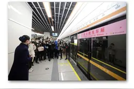 郑州地铁回应设置女士优先车厢：决定权交给市民图片