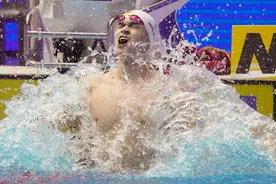 孙杨禁赛期间仍坚持训练，理论上应具备了参赛权利图片