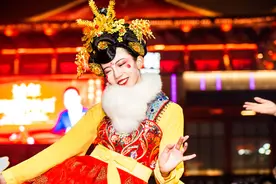 文化｜百变“小姐姐”，“穿越”不夜城图片