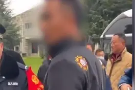 “威胁游客”的涉事导游自辩：没有威胁，只是心直口快声音大视频封面