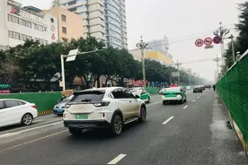 乐山：泊水街、土桥街、嘉定路改造开工首日，交通畅通有序图片