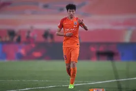 热身赛-张源书、宋龙进球，泰山队2-2广州城图片