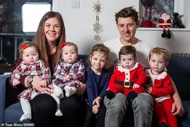 百万分之一的概率：英国首位妈妈双子宫怀孕32周诞生三胞胎图片