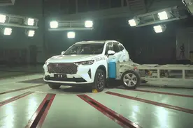 哈弗第三代H6侧撞测试 车辆未通电气囊就不会弹开吗？图片