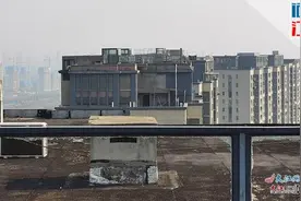 屋顶建“空中别墅”实拍南昌银亿上尚城上千平米违建图片