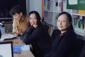 她的内心活着一个哪吒，把叛逆都写在书里图片