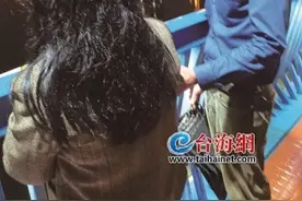 女子夜里上龙海锦江大桥不停哭泣 他紧拽着她冒雨苦劝20多分钟图片