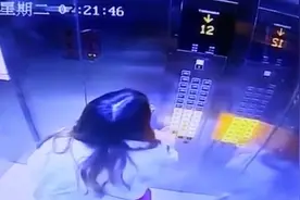 女子回应电梯骤降“教科书式自救”：万幸停在12楼视频封面