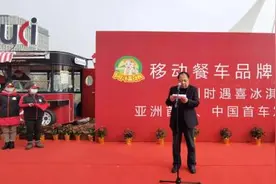 亚洲第一辆网红比利时冰淇淋车落地上海临港，游客排长队拍照打卡图片